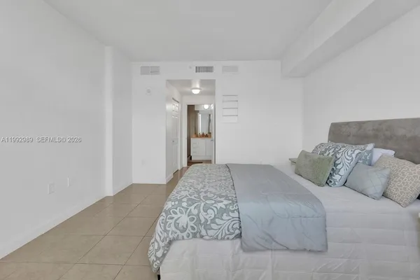 $2,800 | 140 South Dixie Highway, Unit 403, Hollywood, FL 33020