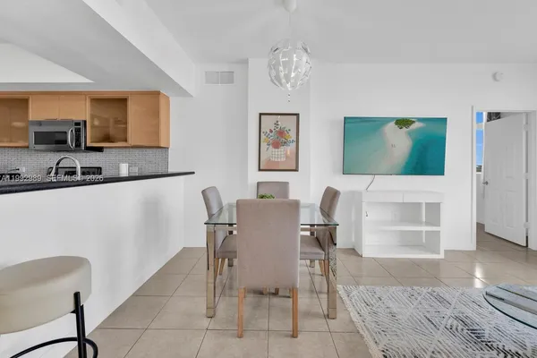 $2,800 | 140 South Dixie Highway, Unit 403, Hollywood, FL 33020