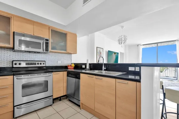 $2,800 | 140 South Dixie Highway, Unit 403, Hollywood, FL 33020