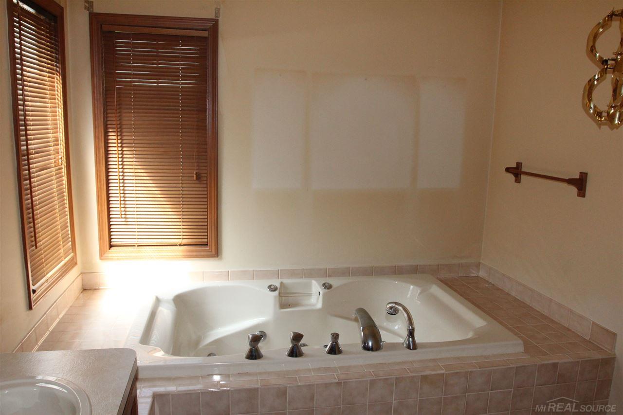 2112 Reagan Drive Rochester, MI 48309 - Photo 15 of 21