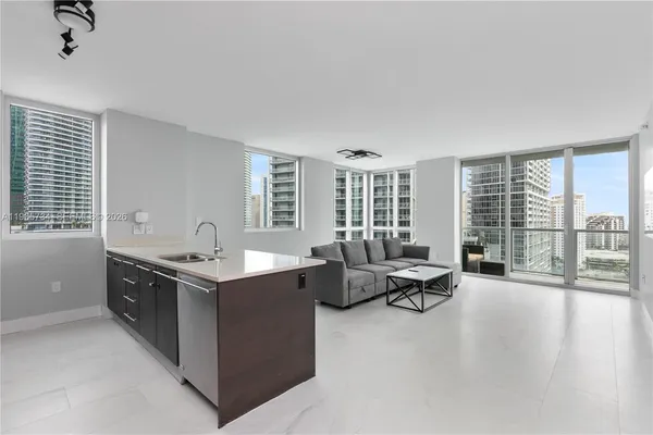 $5,800 | 500 Brickell Avenue, Unit 1801, Miami, FL 33131
