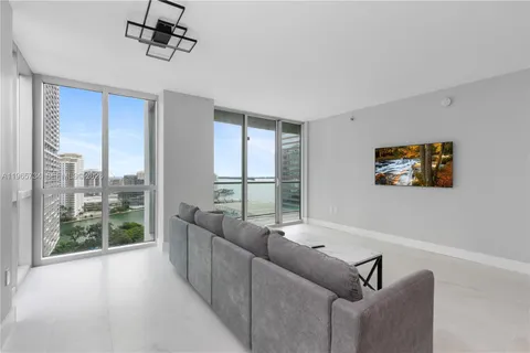 $5,800 | 500 Brickell Avenue, Unit 1801, Miami, FL 33131