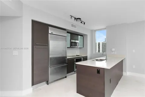 $5,800 | 500 Brickell Avenue, Unit 1801, Miami, FL 33131