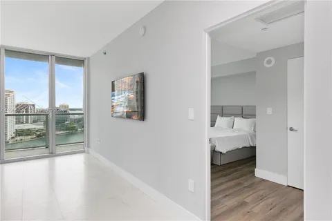 $5,800 | 500 Brickell Avenue, Unit 1801, Miami, FL 33131