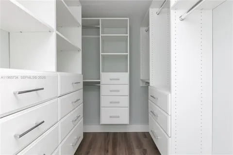 $5,800 | 500 Brickell Avenue, Unit 1801, Miami, FL 33131