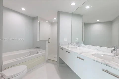 $5,800 | 500 Brickell Avenue, Unit 1801, Miami, FL 33131