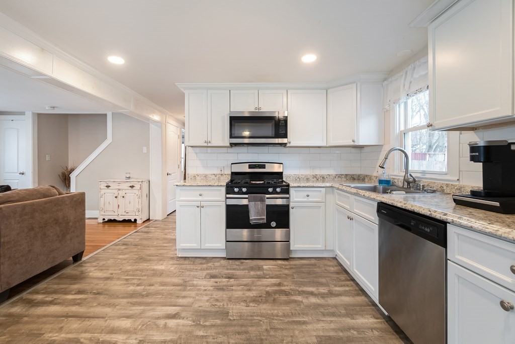 51 Lang Street Springfield, MA 01104 - Photo 8 of 40 Gallery Image 8
