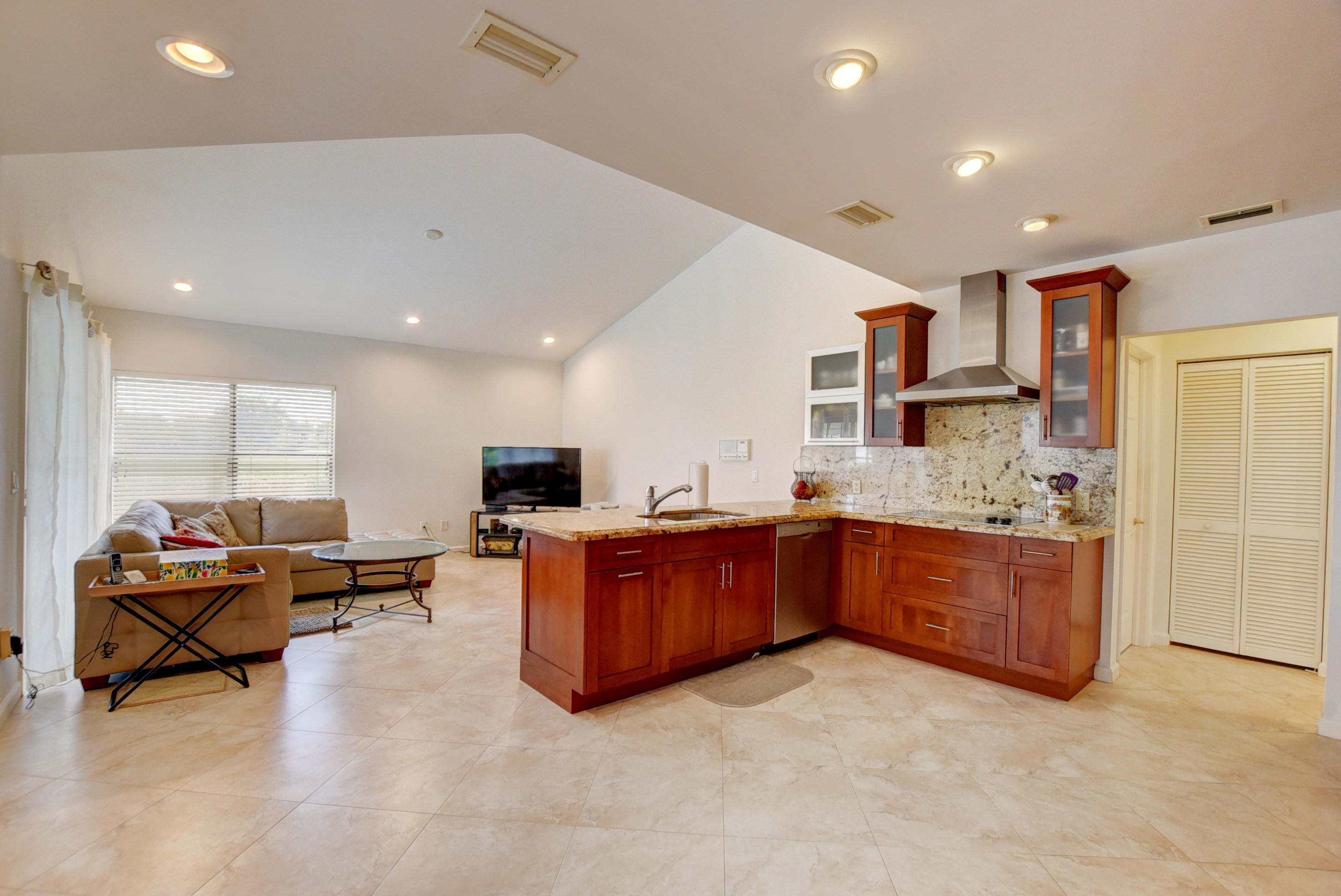 22516 Esplanada Circle Boca Raton, FL 33433 - Photo 17 of 62 kitchen