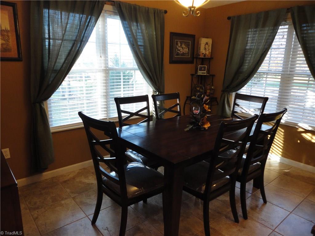6230 Hunting Lodge Road Climax, NC 27233 - Photo 3 of 18 Dining Room