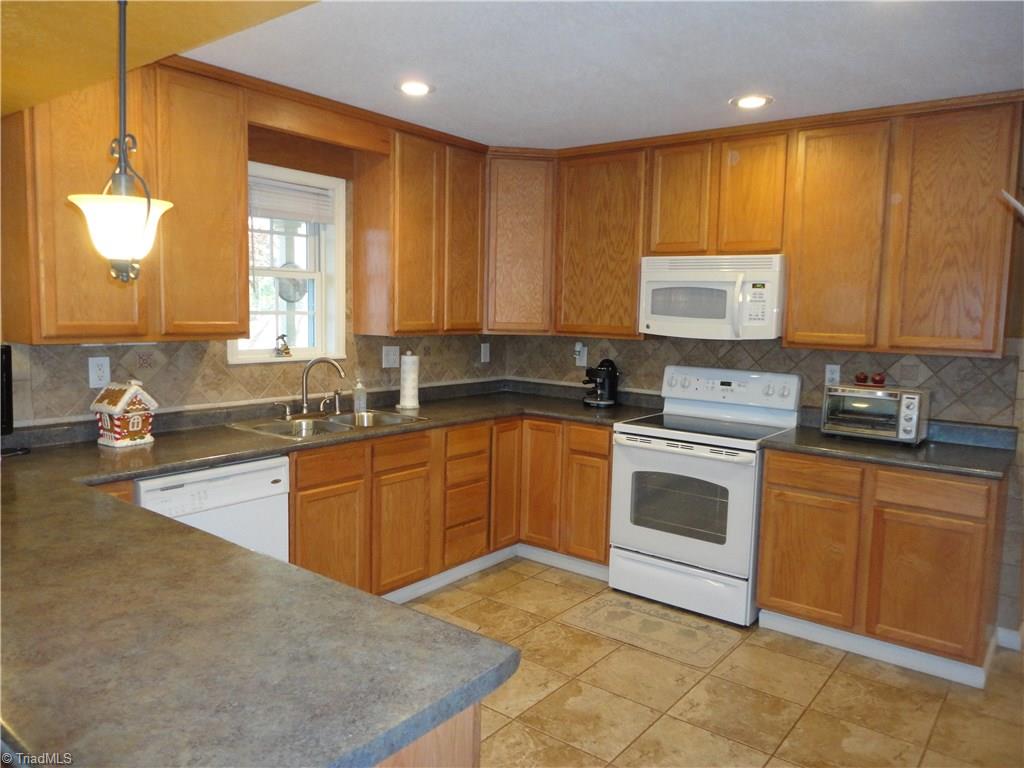 6230 Hunting Lodge Road Climax, NC 27233 - Photo 4 of 18 Kitchen