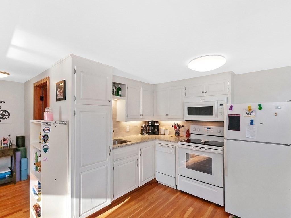 557 Dutton Road, Unit 6 Sudbury, MA 01776 - Photo 5 of 25 Gallery Image 5