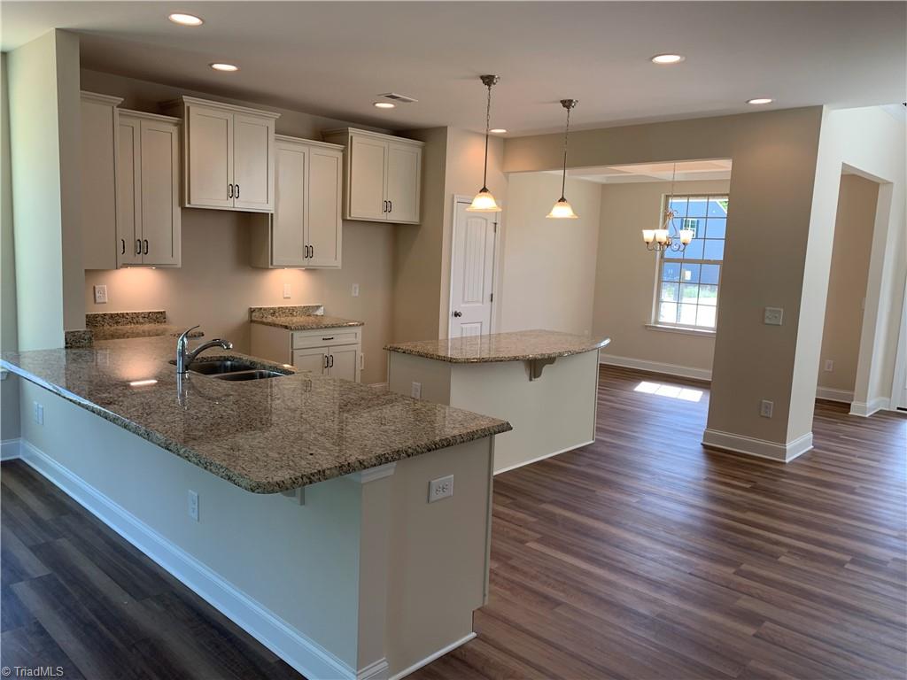 5502 Rambling Road Greensboro, NC 27409 - Photo 4 of 38