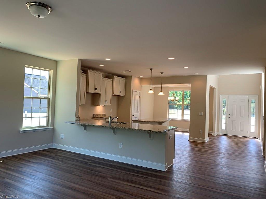 5502 Rambling Road Greensboro, NC 27409 - Photo 8 of 38