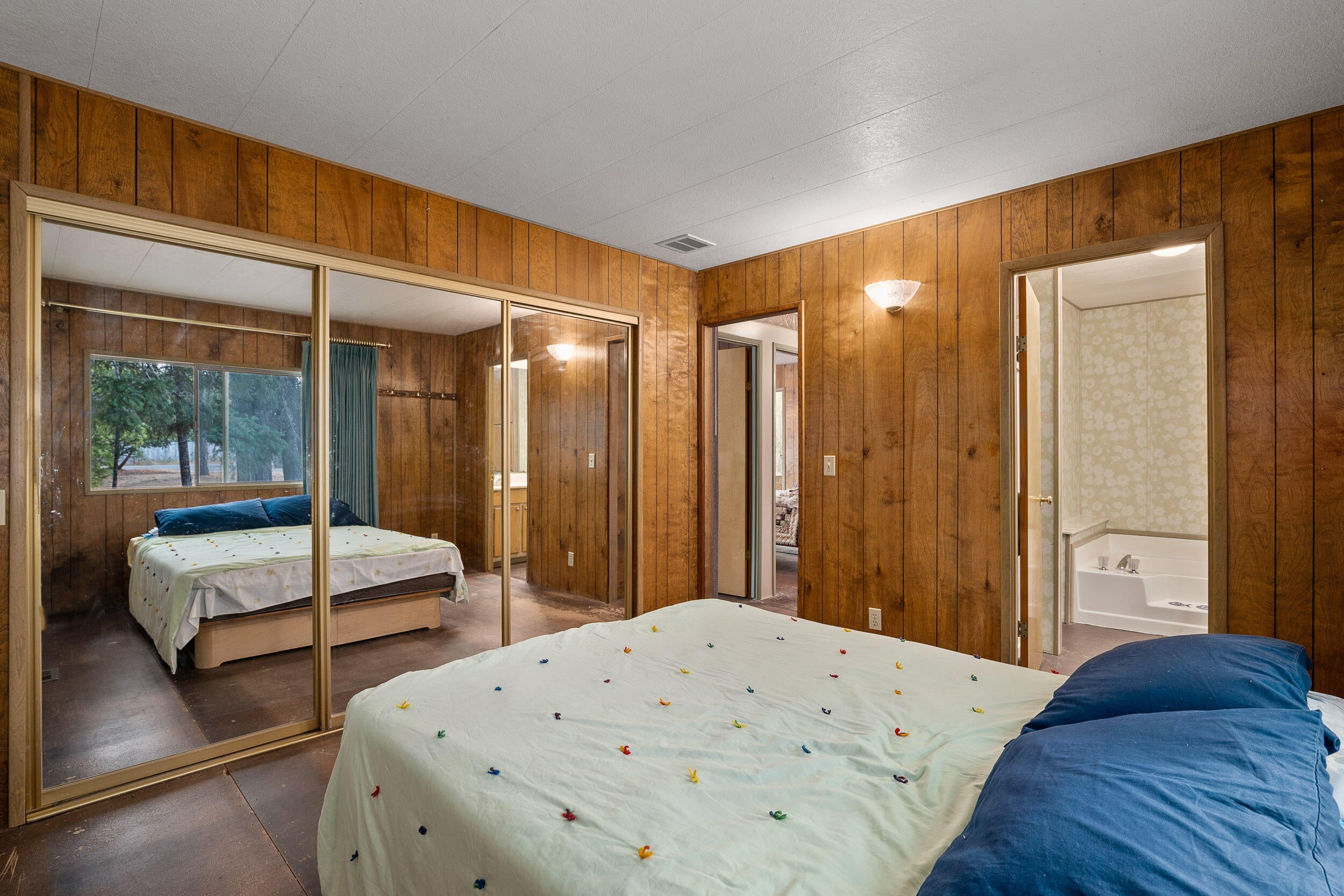 190 Martin Road Cave Junction, OR 97523 - Photo 26 of 43 Primary Bedroom