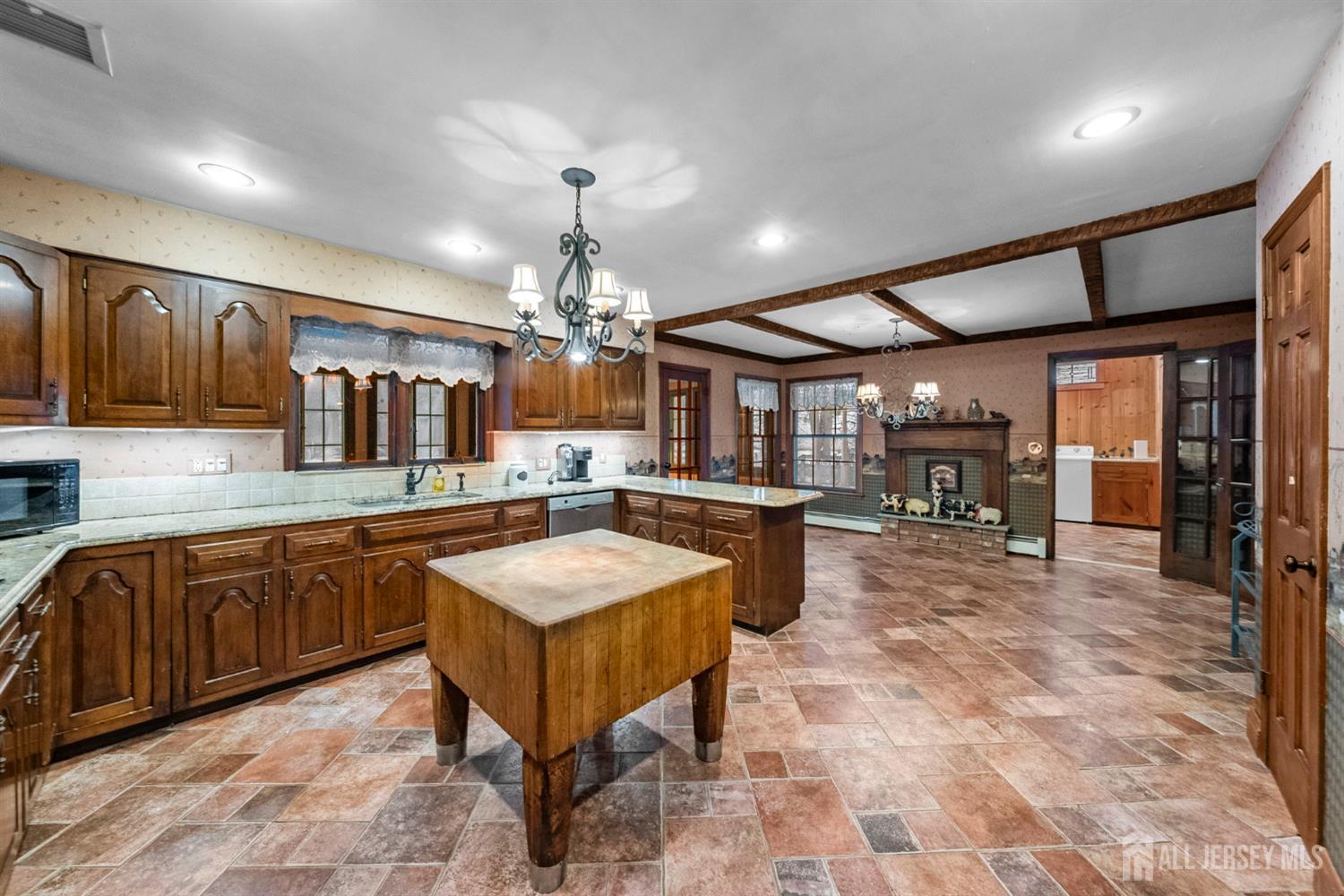 402 Main Street Manalapan, NJ 07726 - Photo 13 of 43