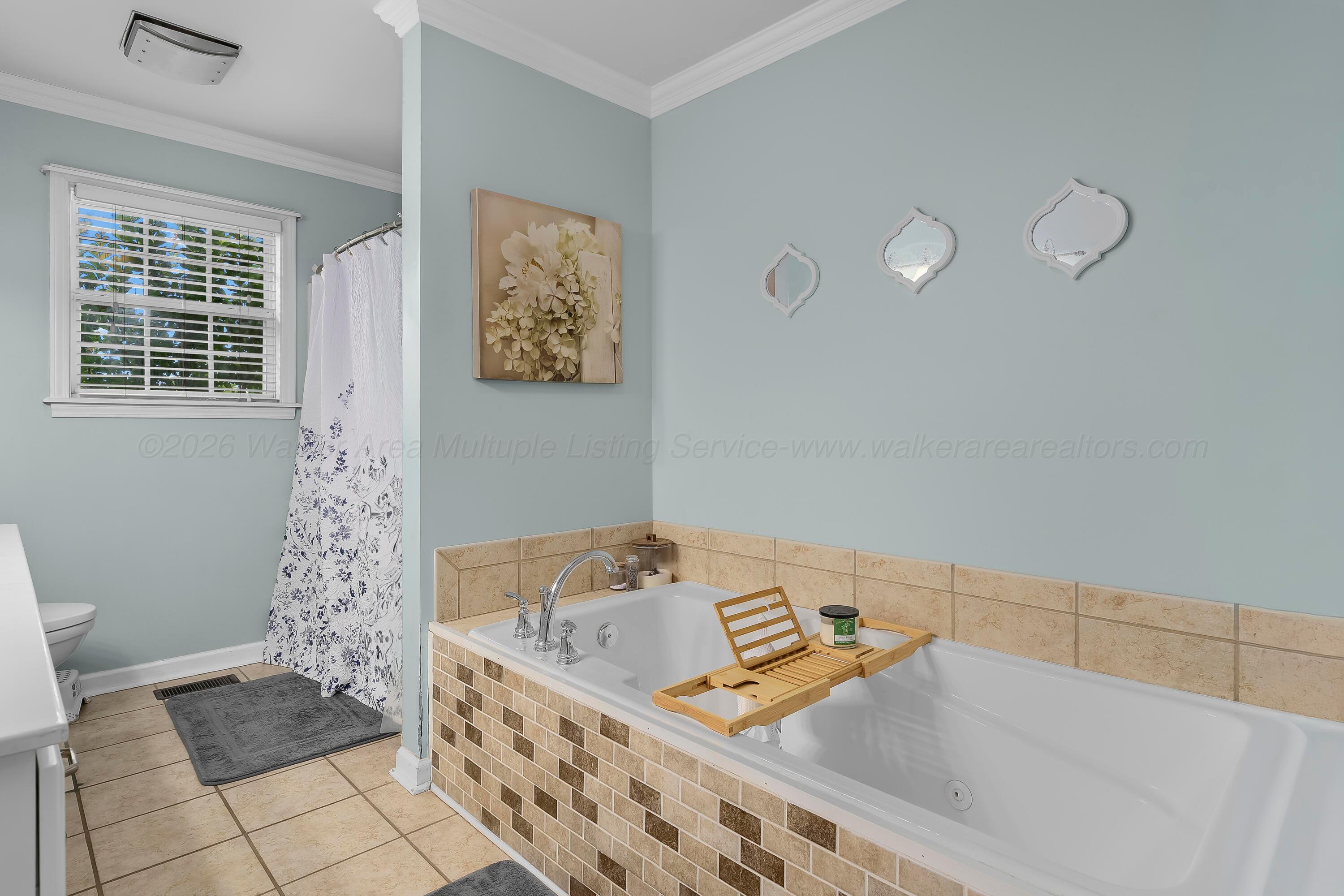 3901 Fox Run Jasper, AL 35504 - Photo 19 of 33 Primary Bathroom