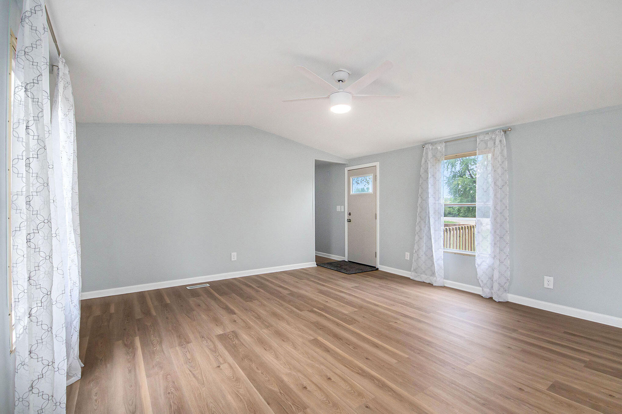 8208 East Sidney Road Crystal, MI 48818 - Photo 3 of 15 img_7874_549