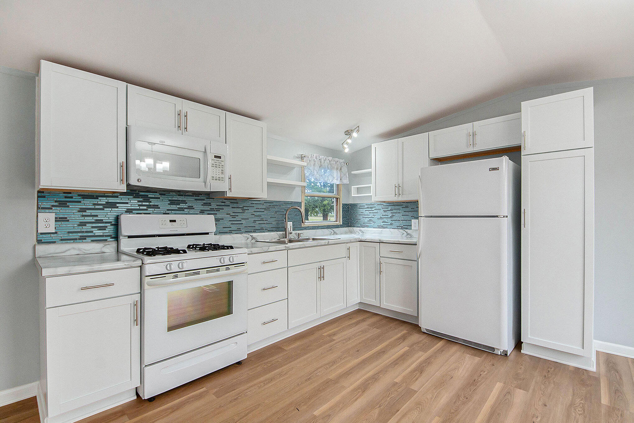 8208 East Sidney Road Crystal, MI 48818 - Photo 4 of 15 img_7876_466