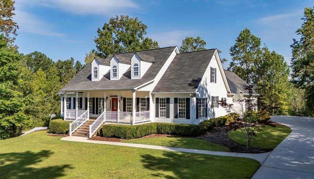 a view of a house with backyard sitting area and garden