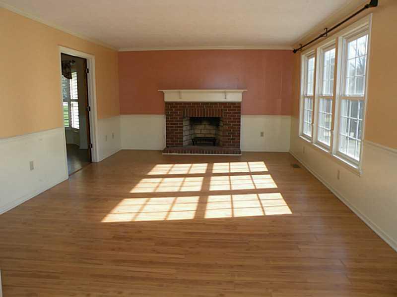 409 McCombs Road Venetia, PA 15367 - Photo 9 of 22 Family Room. 409 McCombs Road Family Room