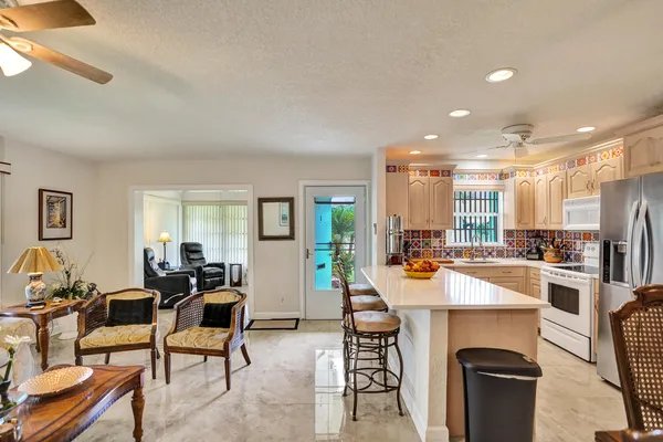 $174,800 | 201 Bayview Avenue, Unit D, Boynton Beach, FL 33435