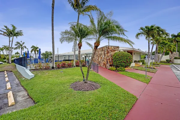 $174,800 | 201 Bayview Avenue, Unit D, Boynton Beach, FL 33435
