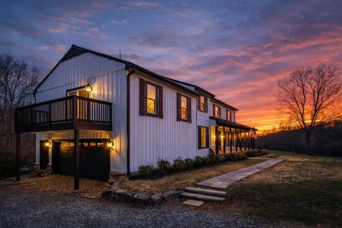 $979,999 | 7255 Hall Road, Greenbrier, TN 37073