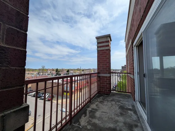 $2,000 | 6238 West 26th Street, Unit 504, Berwyn, IL 60402