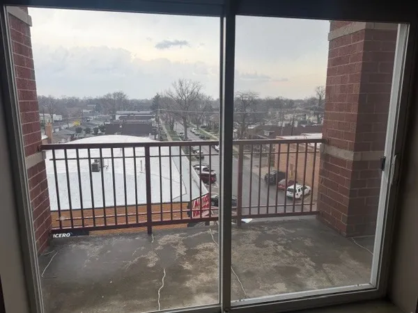 $2,000 | 6238 West 26th Street, Unit 504, Berwyn, IL 60402