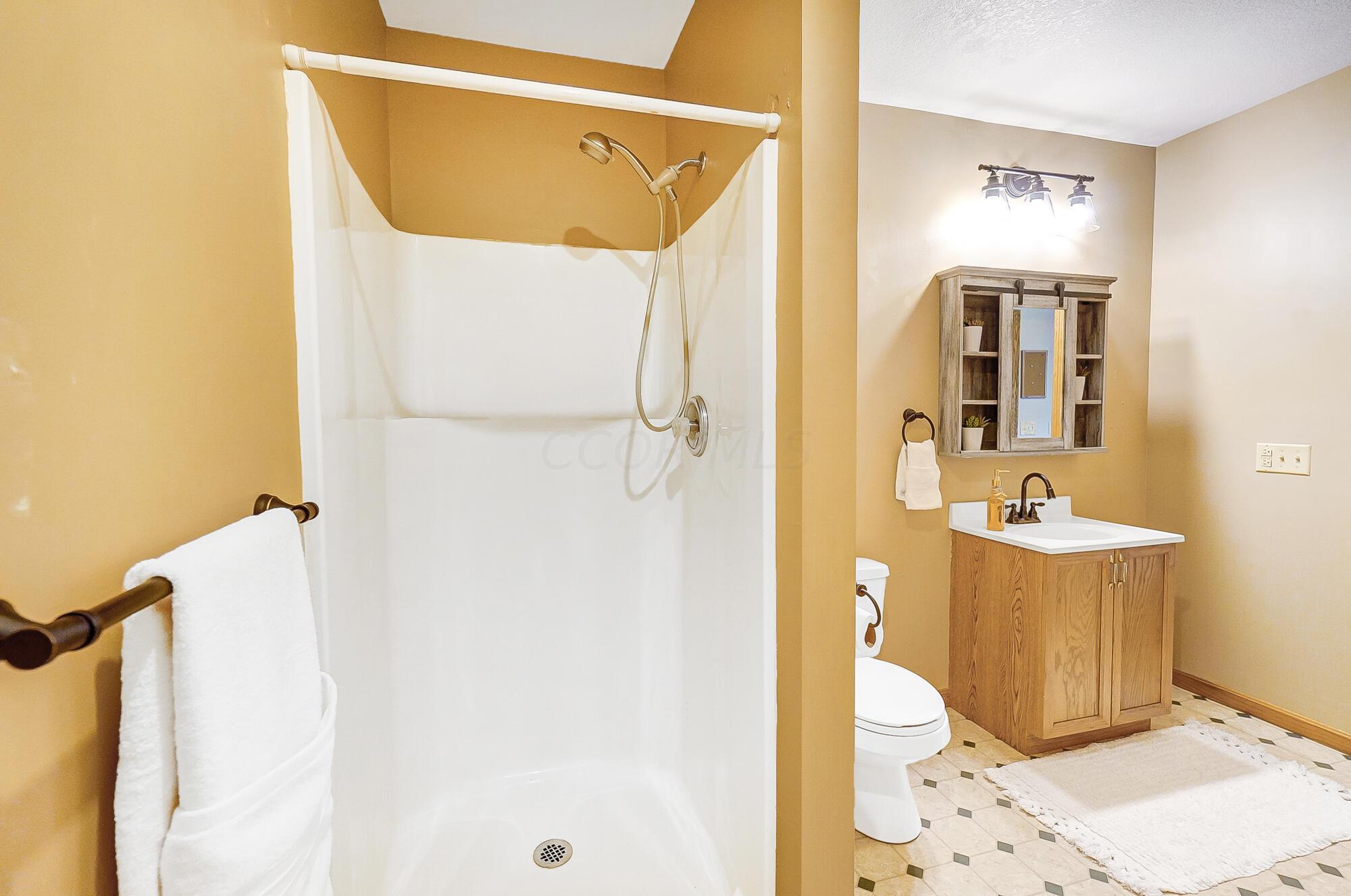 18256 Utica Road Utica, OH 43080 - Photo 26 of 48 Third Full Bathroom