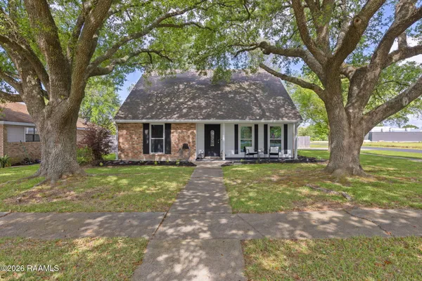 $300,000 | 100 Presbytere Parkway, Lafayette, LA 70503