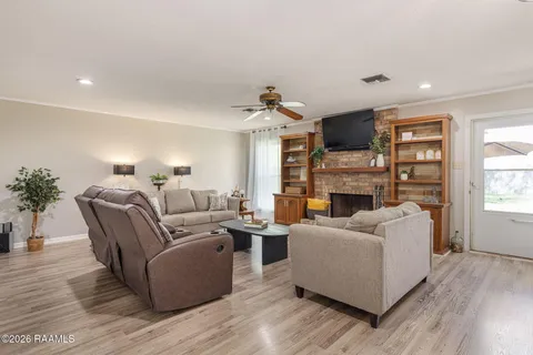 $300,000 | 100 Presbytere Parkway, Lafayette, LA 70503