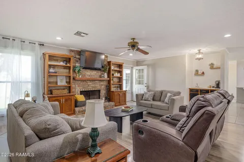 $300,000 | 100 Presbytere Parkway, Lafayette, LA 70503