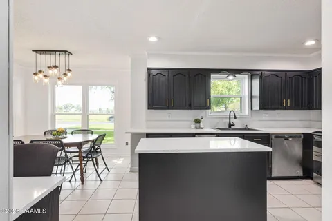 $300,000 | 100 Presbytere Parkway, Lafayette, LA 70503