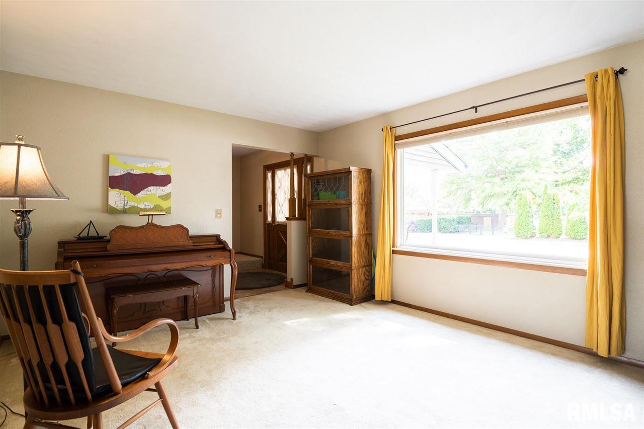 1032 Brentwood Road Morton, IL 61550 - Photo 3 of 29 Gallery Image 3