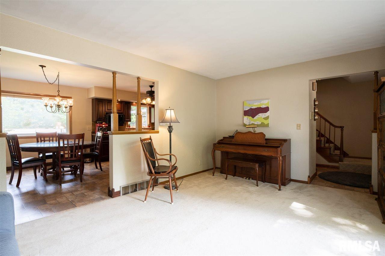 1032 Brentwood Road Morton, IL 61550 - Photo 5 of 29 Gallery Image 5