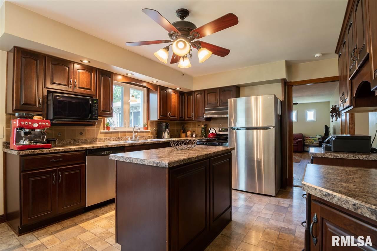 1032 Brentwood Road Morton, IL 61550 - Photo 8 of 29 Gallery Image 8