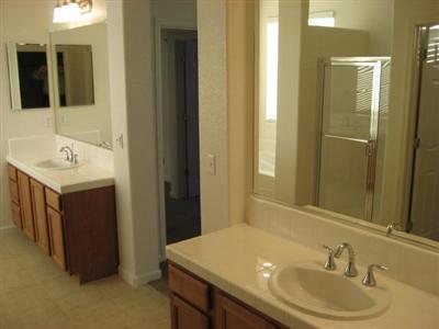 667 Sierra Avenue Reedley, CA 93654 - Photo 9 of 12 Master Bath