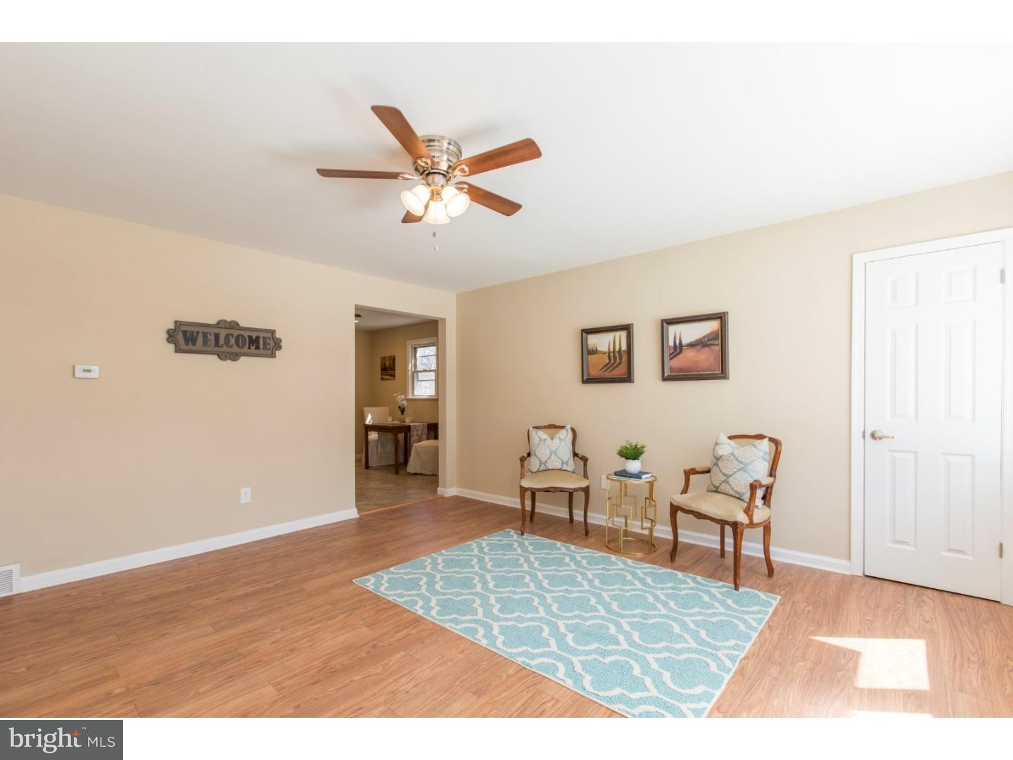 441 Vincent Road Willow Grove, PA 19090 - Photo 5 of 25 Living Room