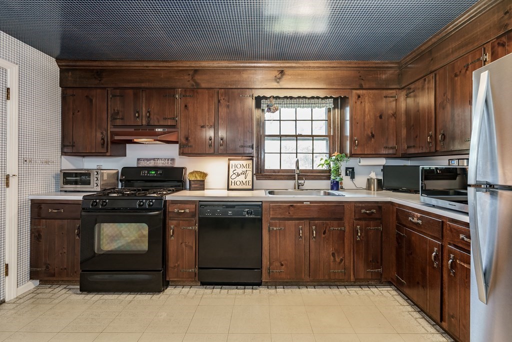 1118 Frank Smith Road Longmeadow, MA 01106 - Photo 8 of 36 Gallery Image 8