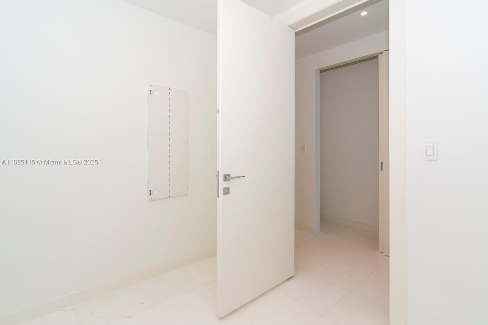 300 Biscayne Blvd Way, Unit 3902 Miami, FL 33131 - Photo 27 of 41 a bathroom with a shower