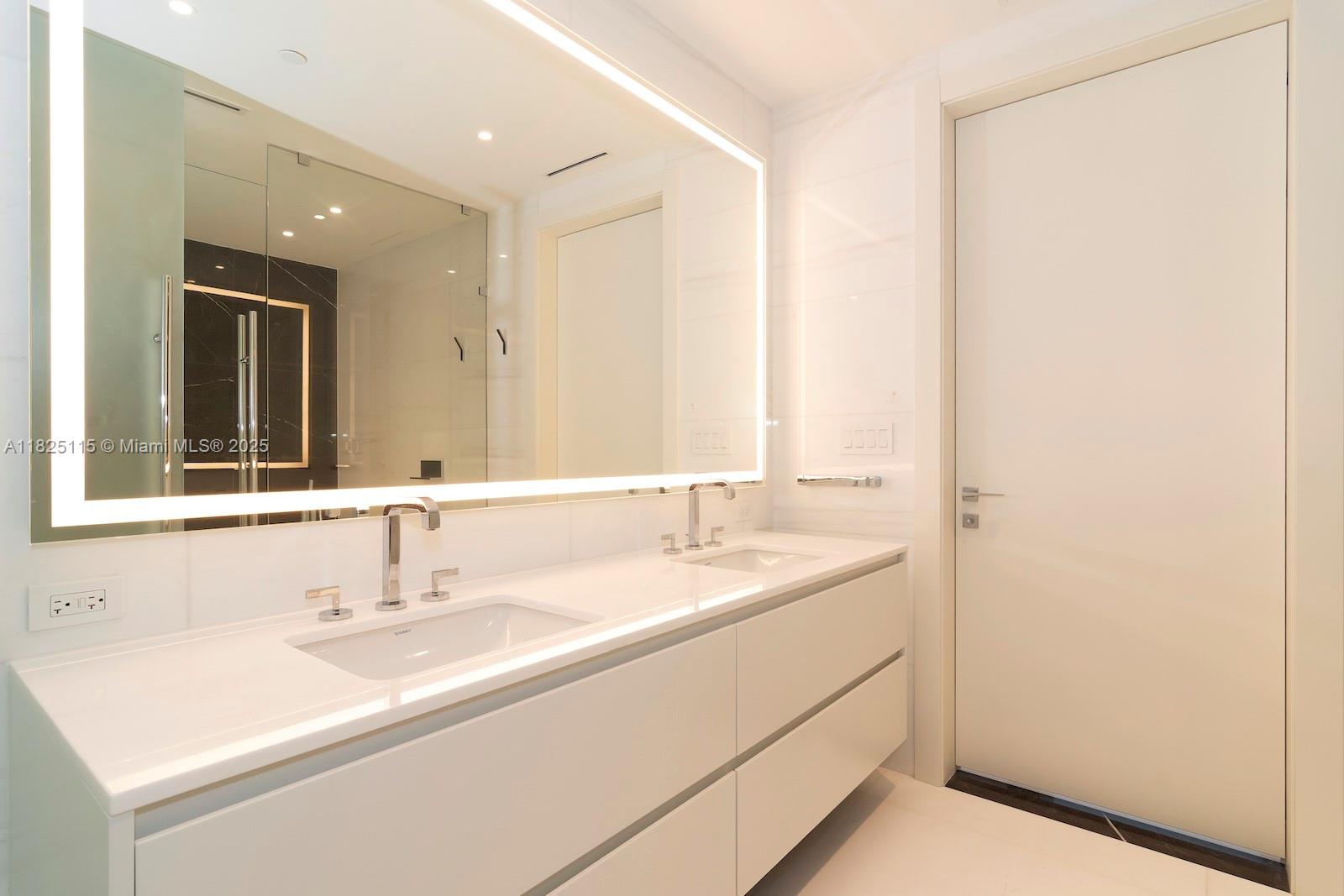 300 Biscayne Blvd Way, Unit 3902 Miami, FL 33131 - Photo 30 of 41 a bathroom with a sink and a mirror