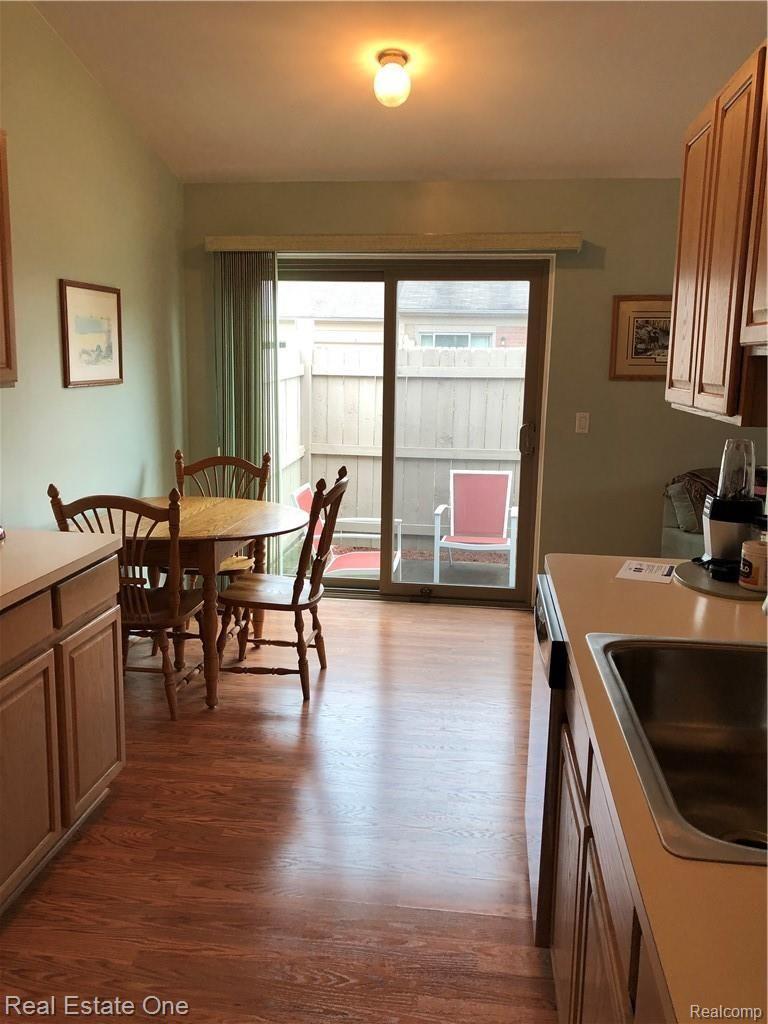 130 Pine Tree Ridge, Unit 4 Waterford, MI 48327 - Photo 11 of 22 KITCHEN, DINING, PATIO