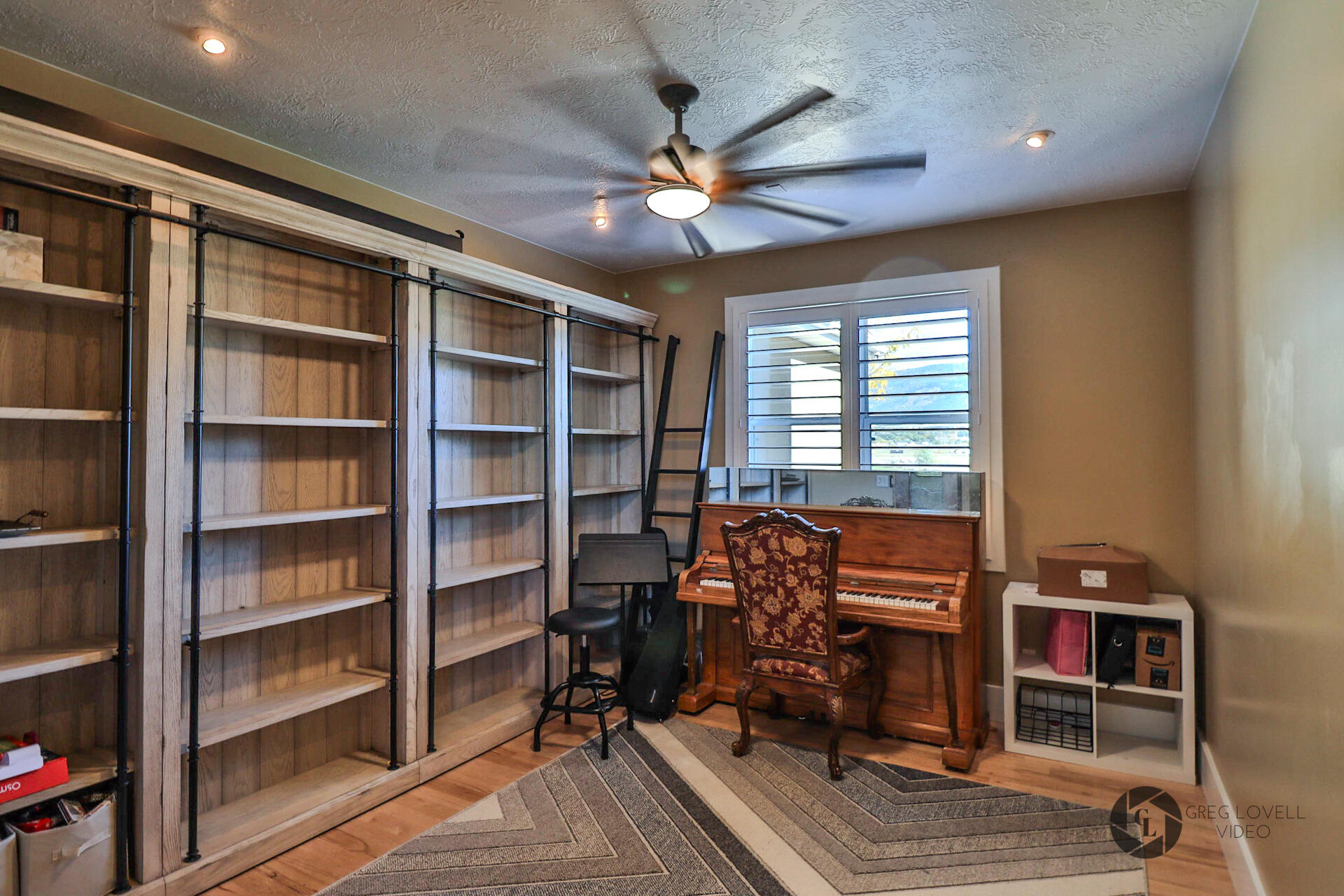 692 5020 North Enoch, UT 84721 - Photo 25 of 72 26 office
