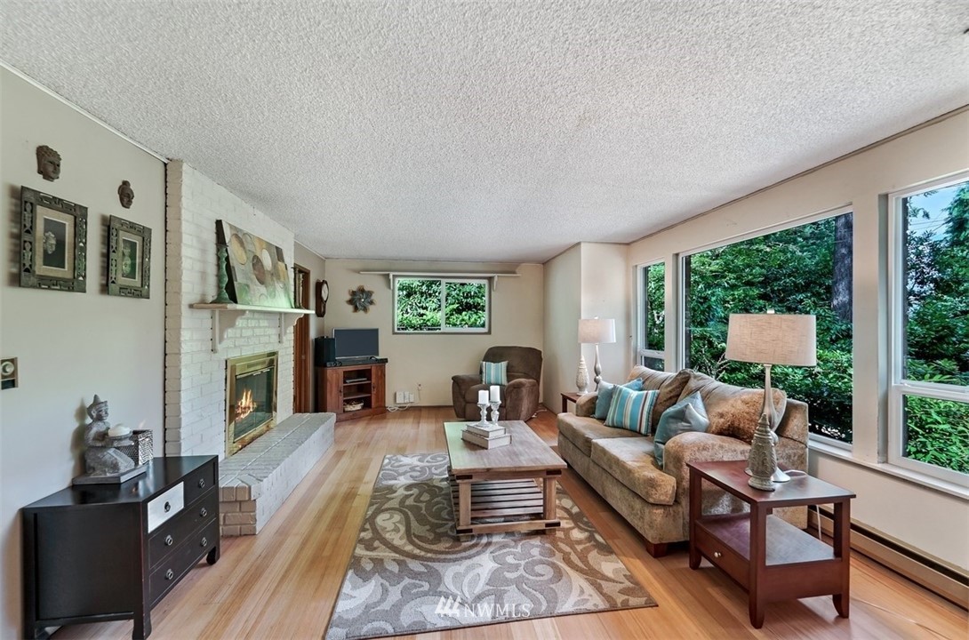 5730 152nd Street Southwest Edmonds, WA 98026 - Photo 2 of 15 Gallery Image 2