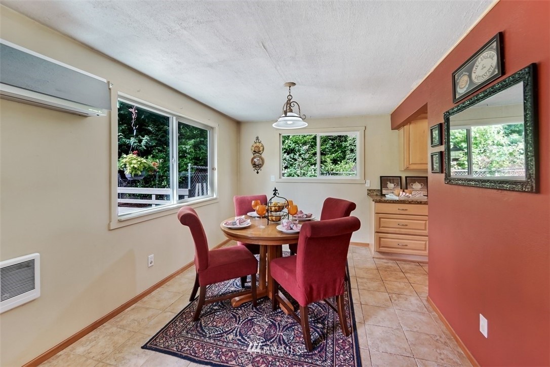 5730 152nd Street Southwest Edmonds, WA 98026 - Photo 4 of 15 Gallery Image 4