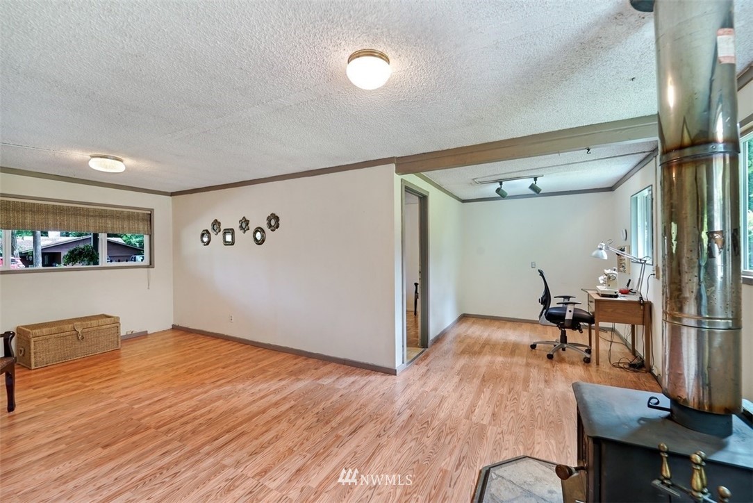 5730 152nd Street Southwest Edmonds, WA 98026 - Photo 6 of 15 Gallery Image 6