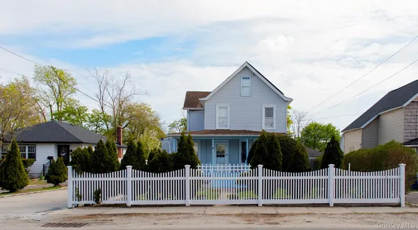 $769,999 | 8 Brightside Avenue, Central Islip, NY 11722