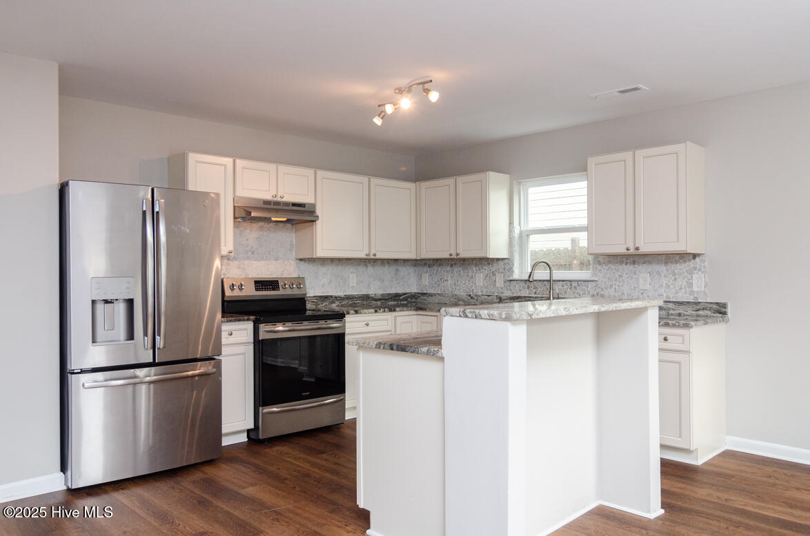 6516 Rustling Leaves Way Wilmington, NC 28409 - Photo 5 of 26 6516 Rustling Leaves Way-13