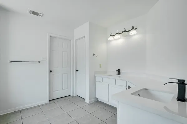 $2,100 | 15806 Land View Drive, Houston, TX 77073